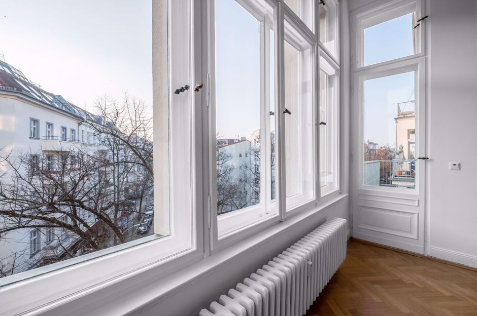 Double fenêtre, fenêtre ronde ou asymétrique: comment assurer la protection solaire au niveau des fenêtres non-traditionnelles?