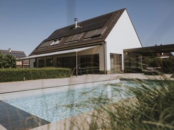 Pergola, banne solaire ou parasol? Comment couvrir la terrasse et la protéger contre le soleil