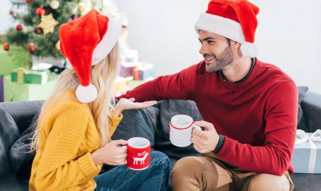 Relaxation à la maison: minimalisme et nettoyage d'avant Noël