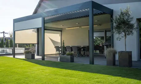 Store extérieur ou store screen: quel type de protection convient à votre terrasse?
