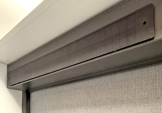 Store screen ALFA Solar : Protection solaire de nouvelle génération sans électricité nécessaire
