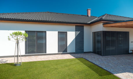 Comment reconnaître un store extérieur de qualité : l'accent sur les détails et les matériaux