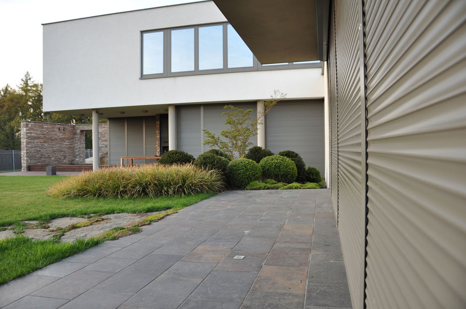 Investir dans l'avenir : pourquoi il est avantageux d'acheter des stores en hiver