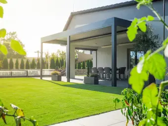Pergola bioclimatique : un luxe qui en vaut la peine