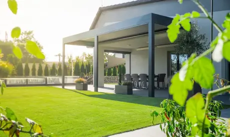 Pergola bioclimatique : un luxe qui en vaut la peine