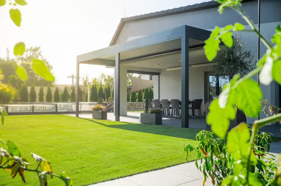 Pergola bioclimatique : un luxe qui en vaut la peine