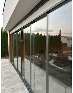ARTOSI SLIDE PANELS avec un store screen 