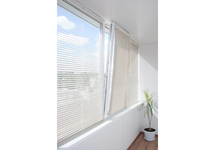 Stores pour fenêtres en PVC
